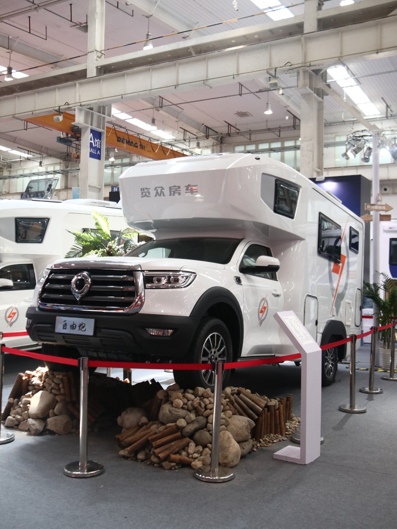 年度新車、自動檔、四驅，能選的房車