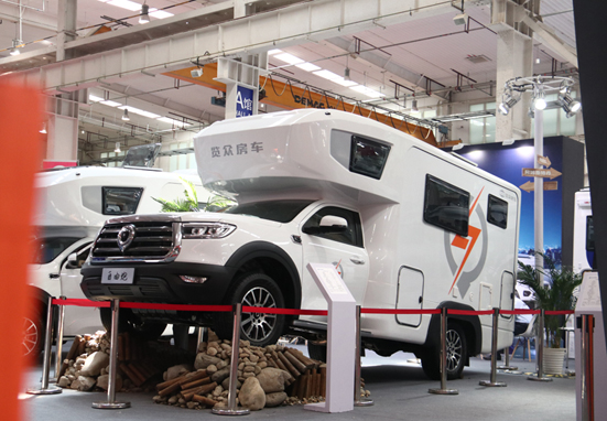 年度新車、自動(dòng)檔、四驅(qū)，能選的房車